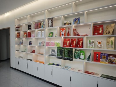 池州學院綠彩興浠實踐團探訪彩印包裝廠首日紀實 聚焦日用百貨包裝